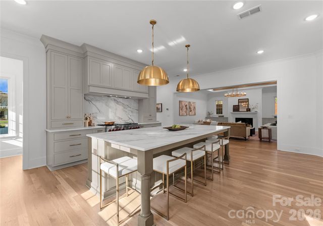 154 N Canterbury Road, Charlotte, NC 28211