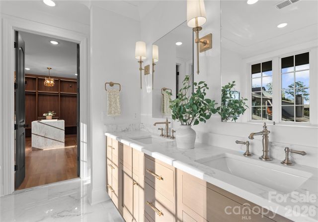 154 N Canterbury Road, Charlotte, NC 28211