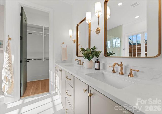 154 N Canterbury Road, Charlotte, NC 28211