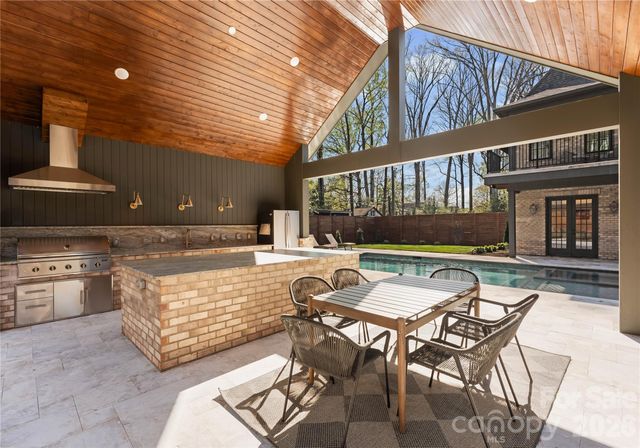 154 N Canterbury Road, Charlotte, NC 28211