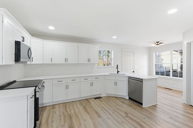 701 Rocky Ridge Cir, La Vergne, TN 37086