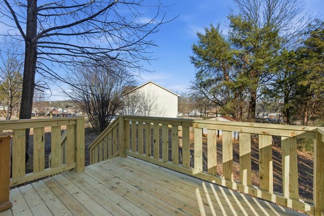 701 Rocky Ridge Cir, La Vergne, TN 37086