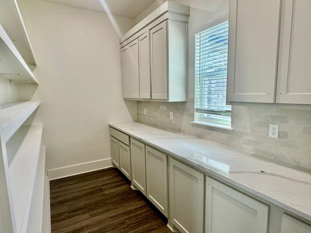 1713 Kellan DR, Salado, TX 76571