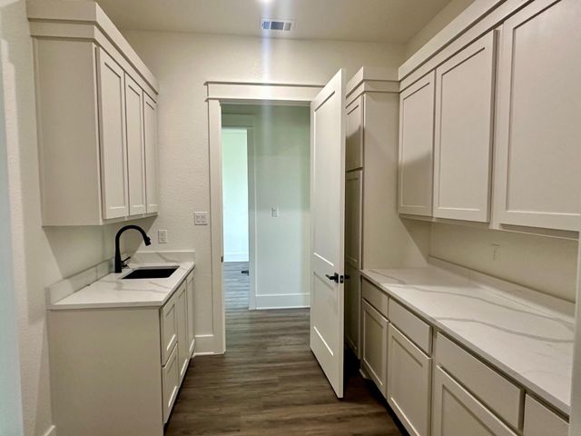 1713 Kellan DR, Salado, TX 76571