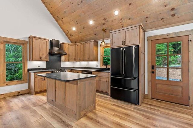 144 Highlands Gap, Mineral Bluff, GA 30559