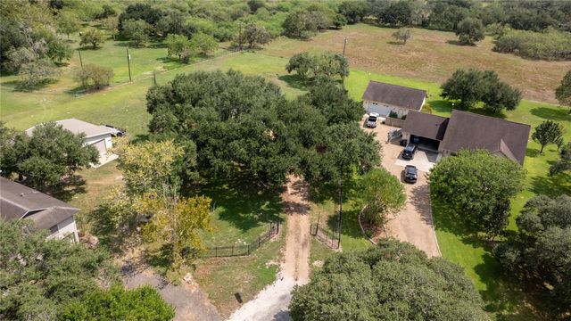 83 Lakeoak, Victoria, TX 77905