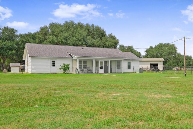 83 Lakeoak, Victoria, TX 77905