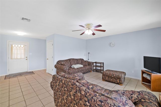 83 Lakeoak, Victoria, TX 77905