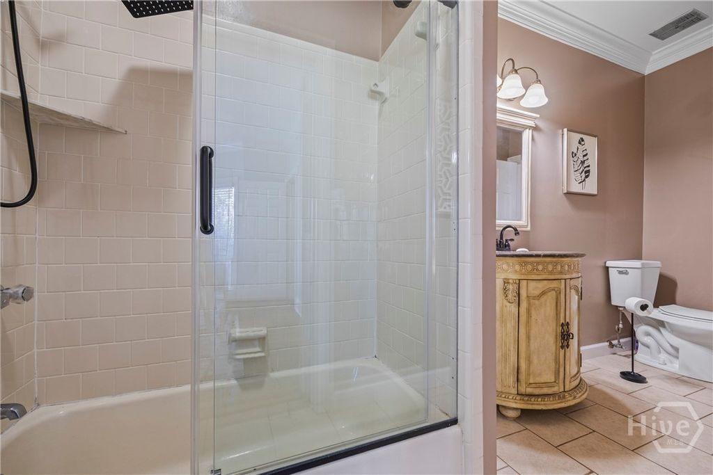 Image 11 of property listing at 124 Pin Oak Court, Athens, GA 30606