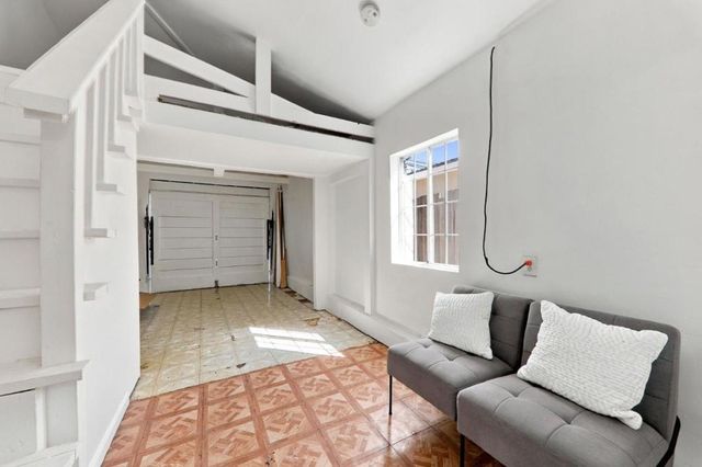 2504 Spring Street, Redwood City, CA 94063