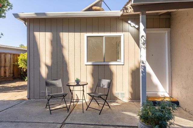 2504 Spring Street, Redwood City, CA 94063