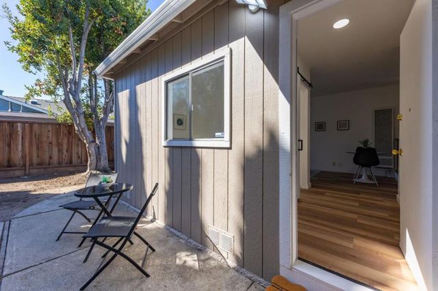 2504 Spring Street, Redwood City, CA 94063