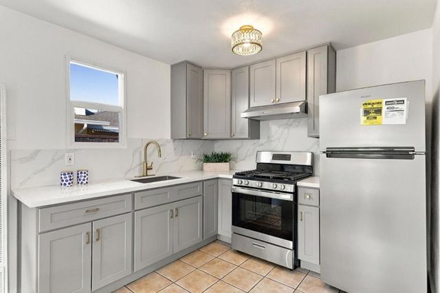 2504 Spring Street, Redwood City, CA 94063
