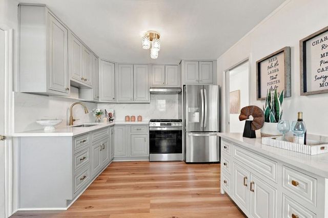2504 Spring Street, Redwood City, CA 94063