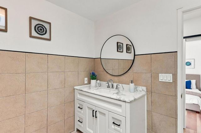 2504 Spring Street, Redwood City, CA 94063