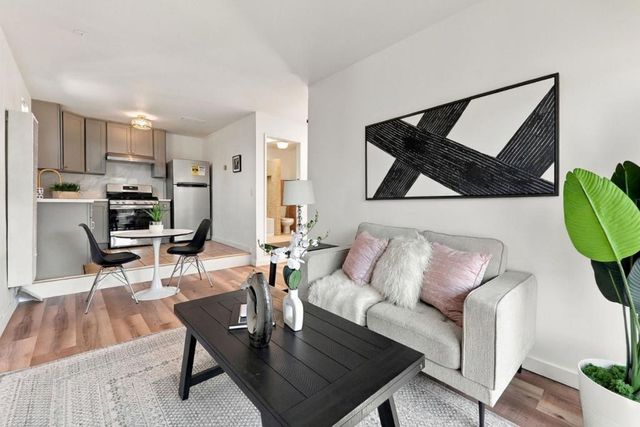 2504 Spring Street, Redwood City, CA 94063