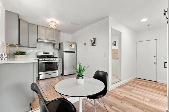2504 Spring Street, Redwood City, CA 94063