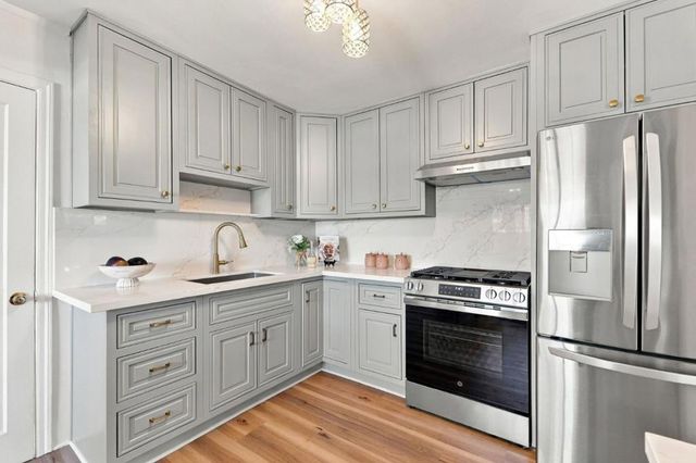 2504 Spring Street, Redwood City, CA 94063