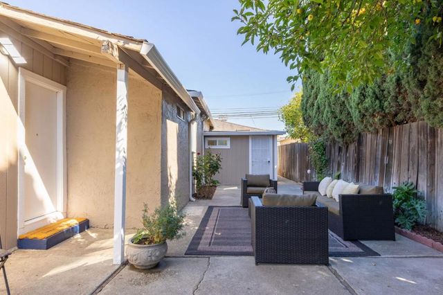 2504 Spring Street, Redwood City, CA 94063