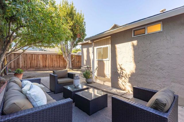 2504 Spring Street, Redwood City, CA 94063