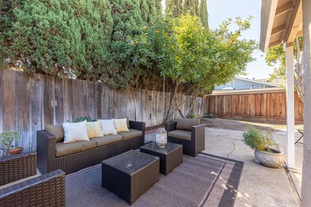 2504 Spring Street, Redwood City, CA 94063