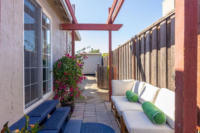 2504 Spring Street, Redwood City, CA 94063
