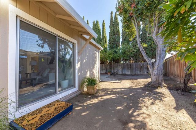2504 Spring Street, Redwood City, CA 94063