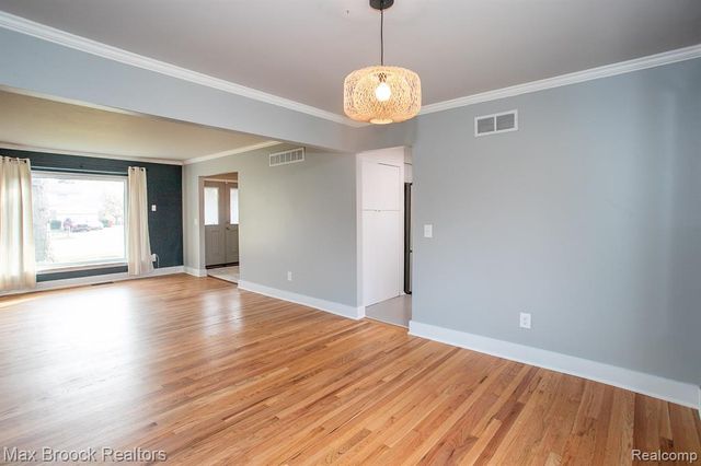 27021 Nantucket Court, Southfield, MI 48076