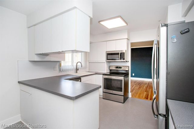 27021 Nantucket Court, Southfield, MI 48076