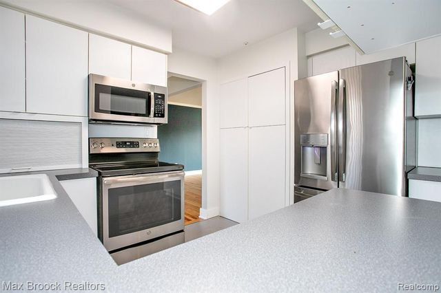 27021 Nantucket Court, Southfield, MI 48076