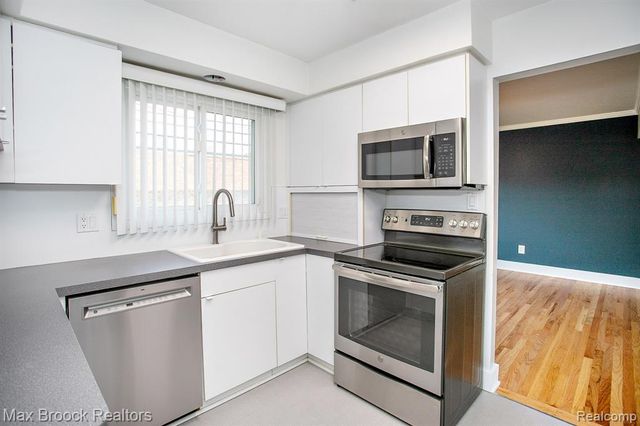 27021 Nantucket Court, Southfield, MI 48076