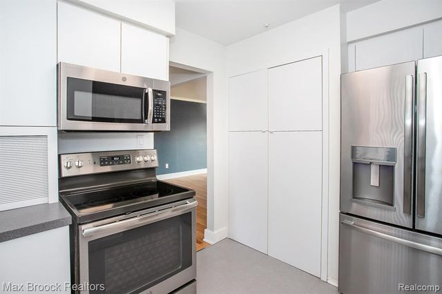 27021 Nantucket Court, Southfield, MI 48076