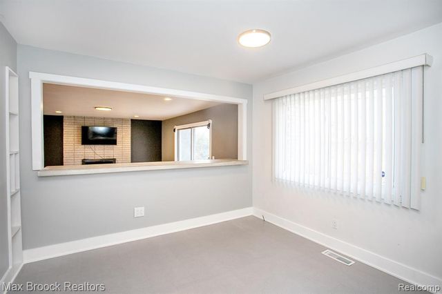 27021 Nantucket Court, Southfield, MI 48076