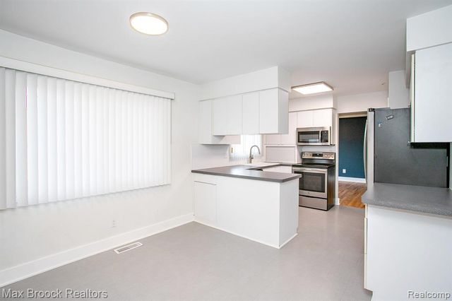 27021 Nantucket Court, Southfield, MI 48076