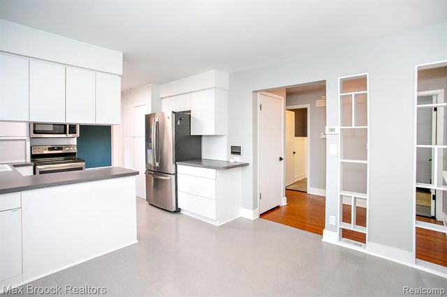 27021 Nantucket Court, Southfield, MI 48076