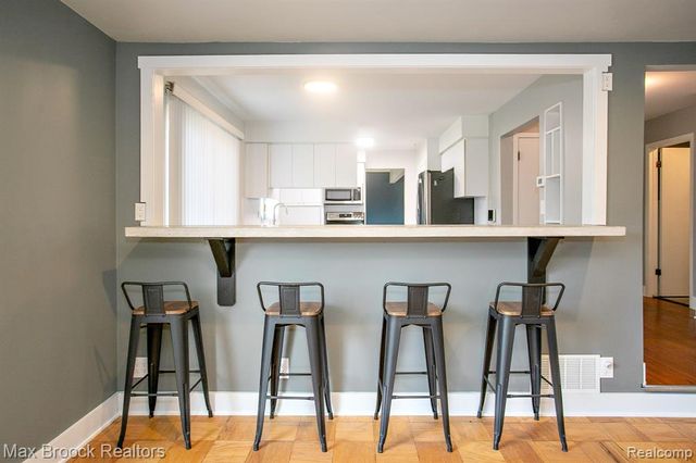 27021 Nantucket Court, Southfield, MI 48076