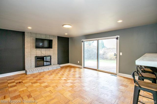 27021 Nantucket Court, Southfield, MI 48076