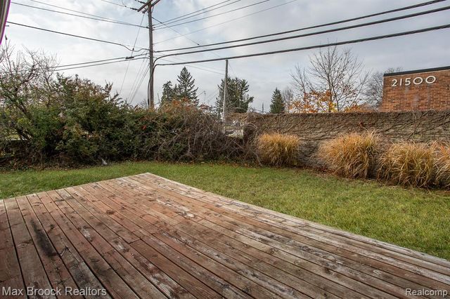 27021 Nantucket Court, Southfield, MI 48076