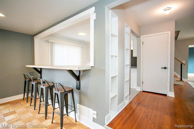 27021 Nantucket Court, Southfield, MI 48076