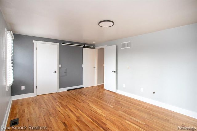 27021 Nantucket Court, Southfield, MI 48076