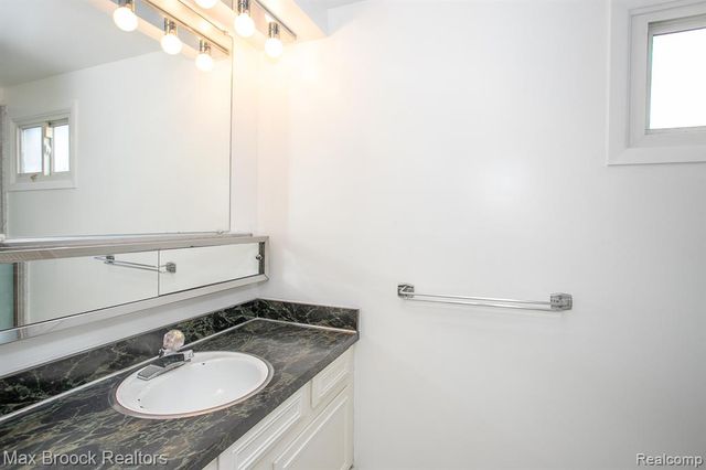 27021 Nantucket Court, Southfield, MI 48076