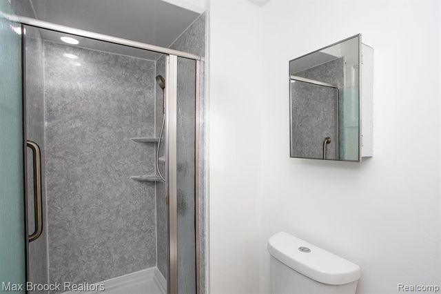 27021 Nantucket Court, Southfield, MI 48076