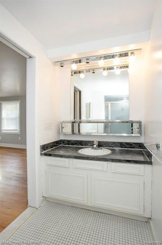 27021 Nantucket Court, Southfield, MI 48076