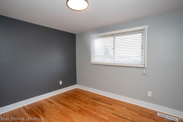 27021 Nantucket Court, Southfield, MI 48076