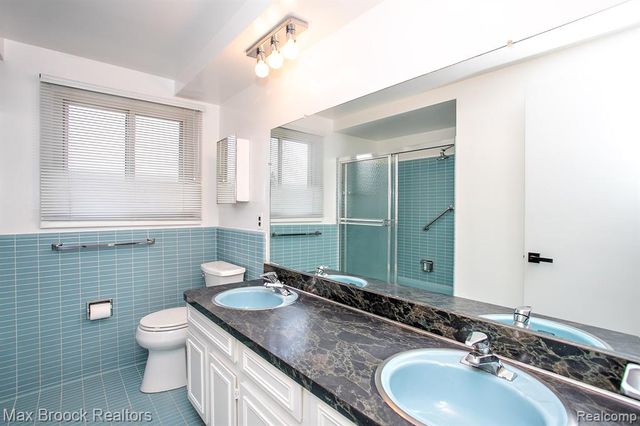 27021 Nantucket Court, Southfield, MI 48076