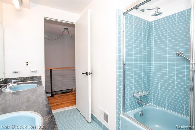 27021 Nantucket Court, Southfield, MI 48076