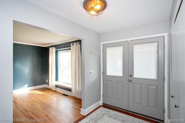 27021 Nantucket Court, Southfield, MI 48076