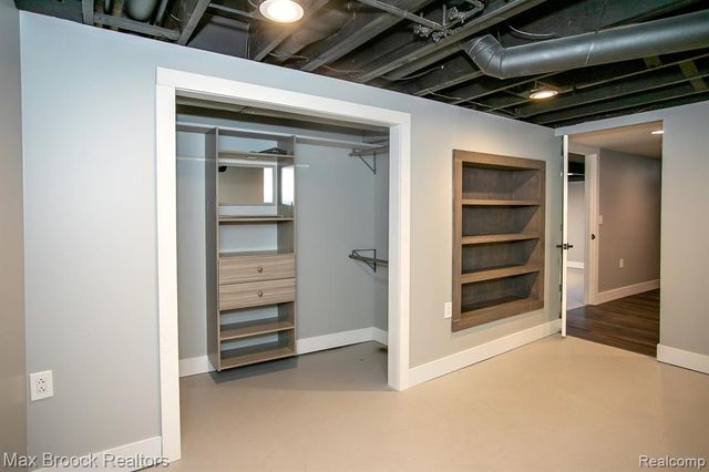 27021 Nantucket Court, Southfield, MI 48076