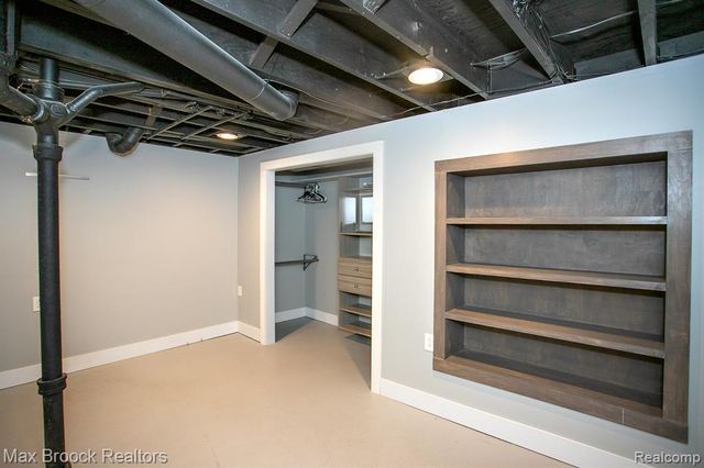 27021 Nantucket Court, Southfield, MI 48076