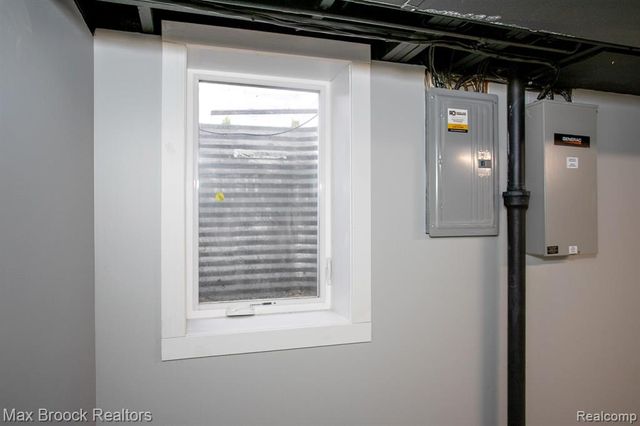 27021 Nantucket Court, Southfield, MI 48076